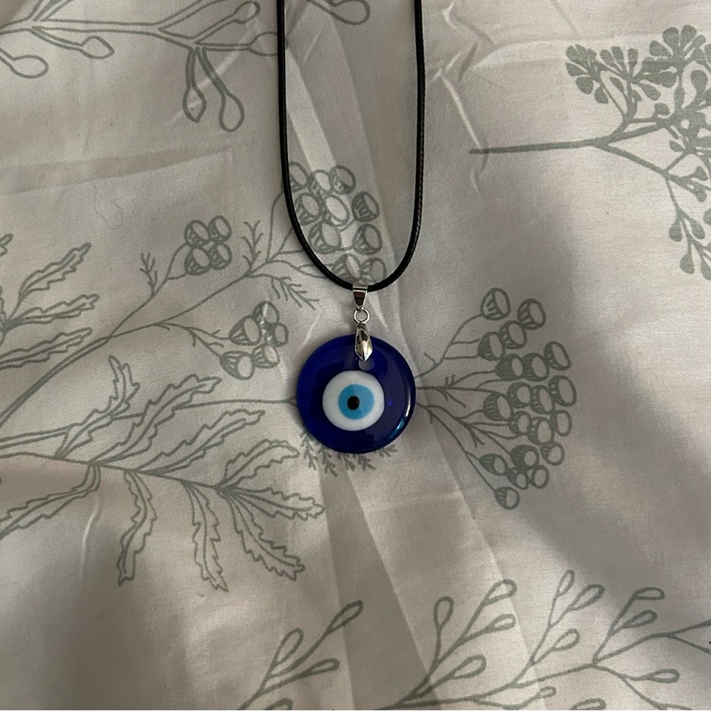 SOLD ON DEPOP Evil eye necklace🧿
